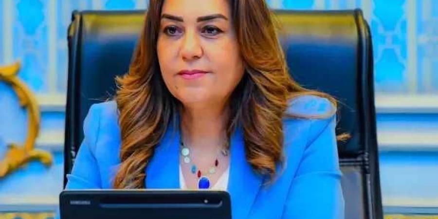 وزيرة
      التنمية
      المحلية
      :
      الانتهاء
      من
      تعديل
      100
      أتوبيس
      حتى
      الآن
      وجاري
      تسليمها
      لهيئة
      النقل
      العام
      بالقاهرة