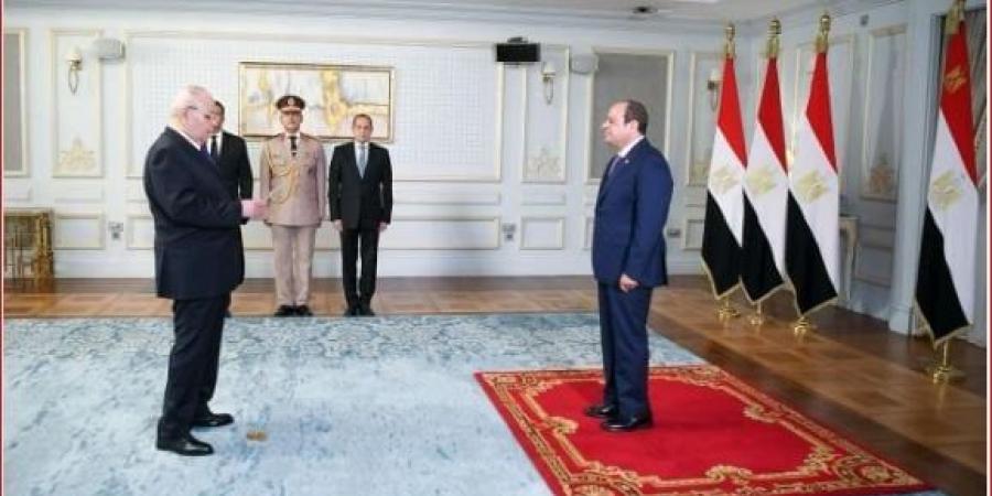 بالبلدي: رئيس
      مجلس
      الدولة
      يؤدي
      اليمين
      الدستورية
      أمام
      الرئيس
      السيسي