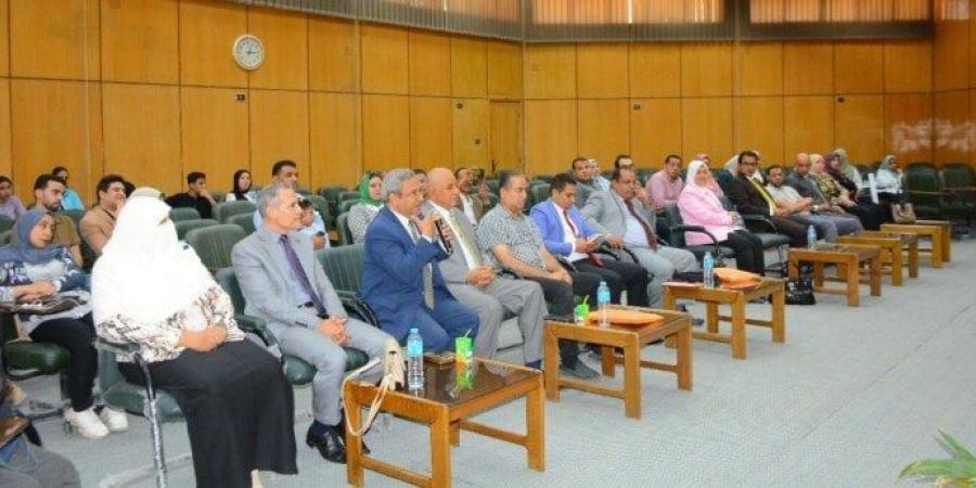 بالبلدي: «التمكين
      الاقتصادي
      والاجتماعي
      في
      مصر»..
      ندوة
      علمية
      بجامعة
      أسيوط
