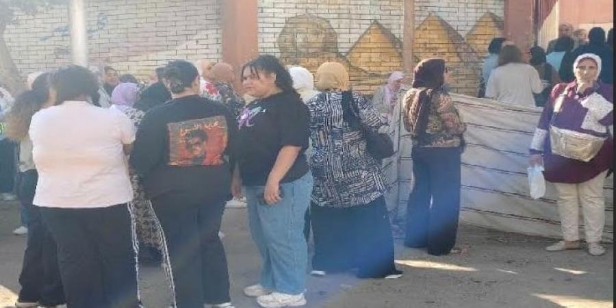 بالبلدي: ارتياح
      بين
      طلاب
      الإسكندرية
      بعد
      أداء
      امتحان
      اللغة
      الإنجليزية..
      وملاحظات
      على
      الترجمة
      و
      الجرامر