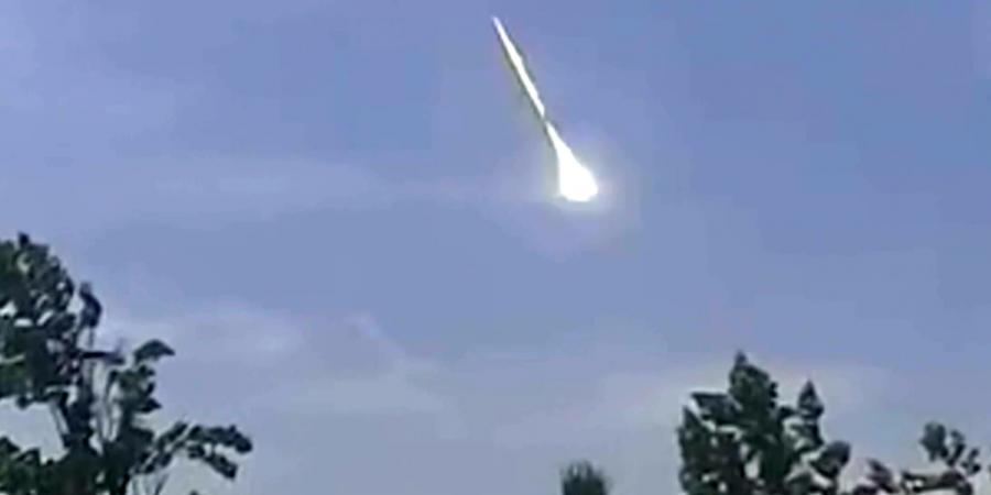 بالبلدي: حصلا على قطعة منها.. صائدا نيازك يبحثان عن شظايا بعد سقوط إحداها في أمريكا