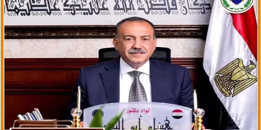 محافظ
      أسيوط
      يهنئ
      الرئيس
      السيسي
      والشعب
      المصري
      بالذكرى
      الثانية
      عشرة
      لثورة
      30
      يونيو
      المجيدة