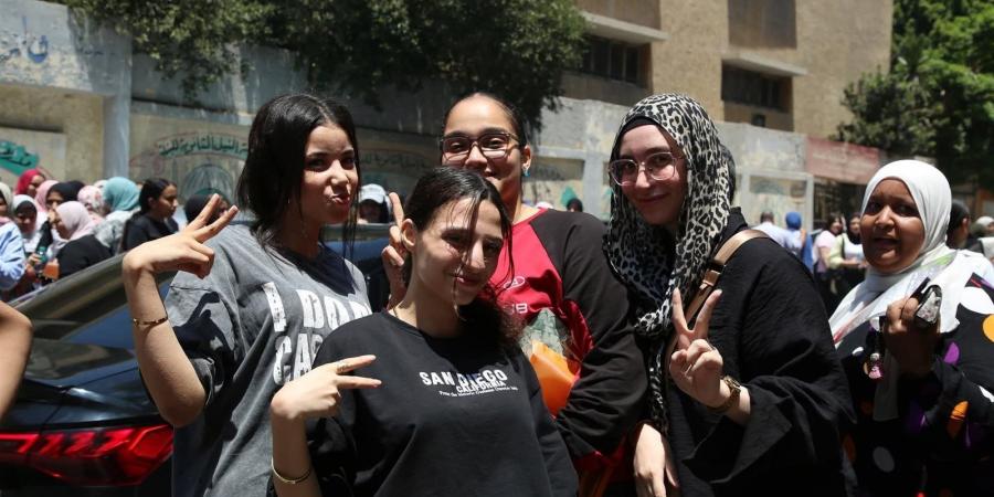 بالبلدي: "أمهات
      مصر":
      تباين
      الآراء
      حول
      مستوى
      امتحان
      اللغة
      الإنجليزية
      بالثانوية
      العامة