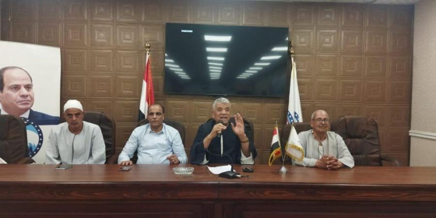 بالبلدي : «مستقبل
      وطن»
      يناقش
      تحديات
      صغار
      المزارعين
      بالجيزة 