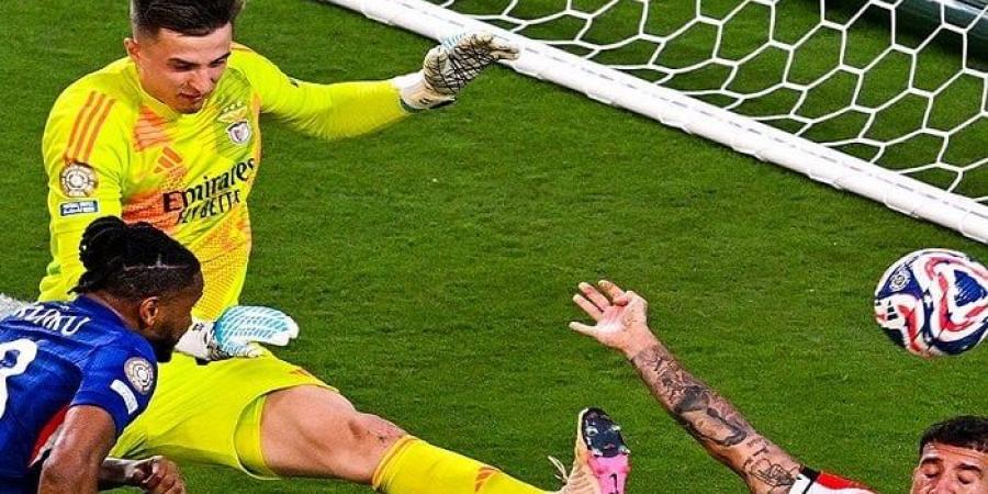 بالبلدي: تشيلسي
      يعبر
      بنفيكا
      في
      المونديال
      بعد
      مباراة
      امتدت
      لما
      يقرب
      من
      5
      ساعات