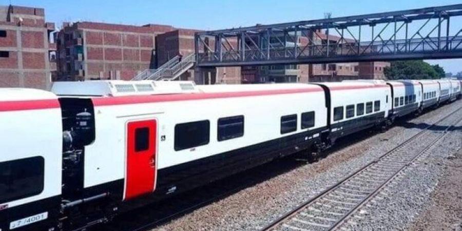 بالبلدي: مكيف
      وتالجو..
      مواعيد
      قطارات
      «الإسكندرية
      ـ
      القاهرة»
      اليوم
      الإثنين
      30
      يونيو
      2025