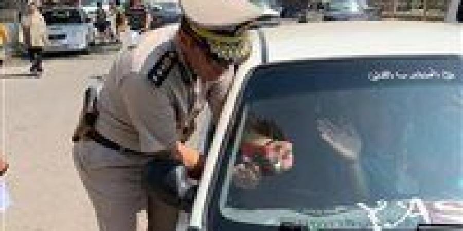بالبلدي: مرور
      الغربية
      يحرر
      135
      مخالفة
      متنوعة
      في
      حملة
      على
      مدار
      24
      ساعة