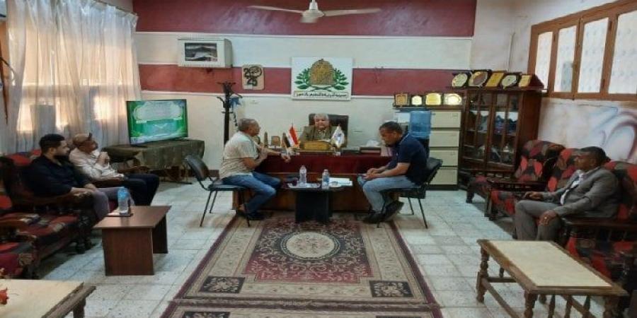 بالبلدي : وكيل
      تعليم
      الأقصر
      يستقبل
      وفدًا
      من
      شركة
      المياه
      لبحث
      إنشاء
      مدرسة
      فنية
      بالقرنة