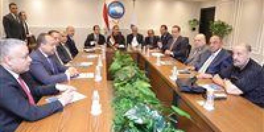 بالبلدي: من
      داخل
      غرفة
      العمليات
      المركزية…
      قيادات
      مستقبل
      وطن
      يضعون
      الترتيبات
      النهائية
      لانتخابات
      "الشيوخ"