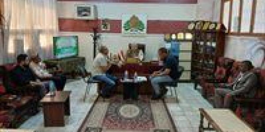 بالبلدي : وكيل
      تعليم
      الأقصر
      يستقبل
      وفدًا
      من
      شركة
      المياه
      لبحث
      إنشاء
      مدرسة
      فنية
      بالقرنة