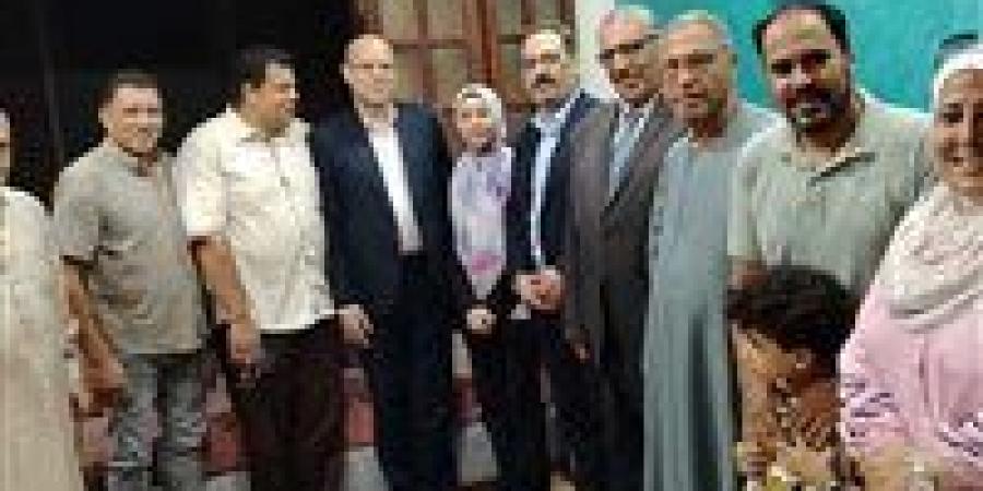 بالبلدي : «راحولهم
      البيت»..
      قيادات
      «تعليم
      طوخ»
      تكرم
      أوائل
      الشهادة
      الإعدادية
      2025