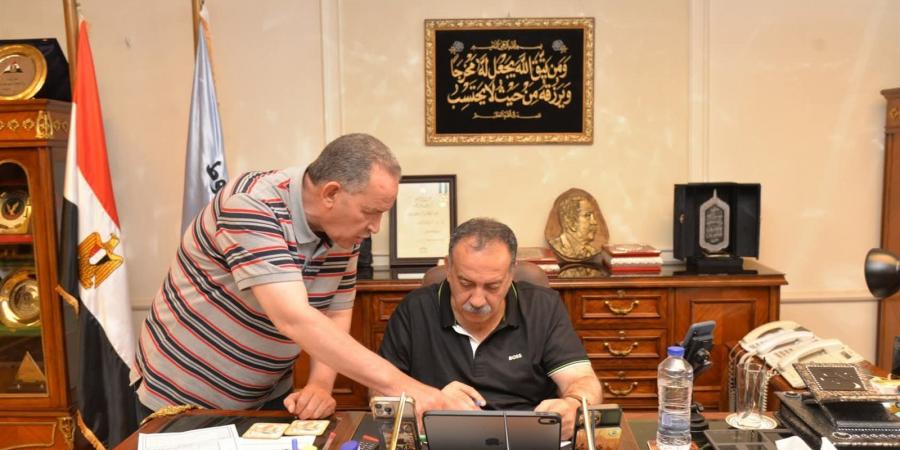 بالبلدي: محافظ
      أسيوط:
      تنسيق
      القبول
      بالصف
      الأول
      الثانوي
      العام
      بحد
      أدنى
      210
      درجات