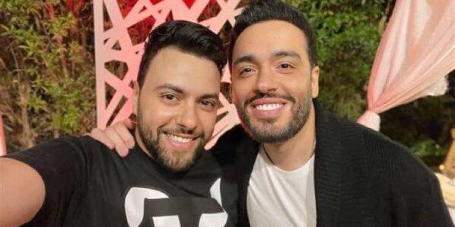 بالبلدي: الملحن
      مدين
      يشارك
      في
      ألبوم
      «محسبتهاش»
      لـ
      رامي
      جمال