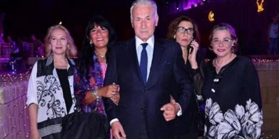 بالبلدي : في
      ذكرى
      وفاة
      شقيقها..
      ميرفت
      أبو
      عوف
      لـ
      «الأسبوع»:
      فقدت
      الأيام
      الحلوة
      برحيله