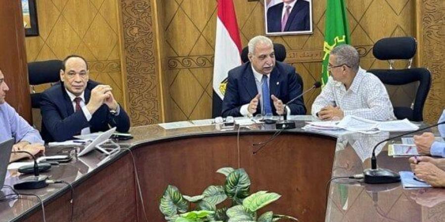 بالبلدي: مدير
      تعليم
      القليوبية
      يتابع
      امتحانات
      الثانوية
      العامة
      من
      داخل
      غرفة
      العمليات
      المركزية