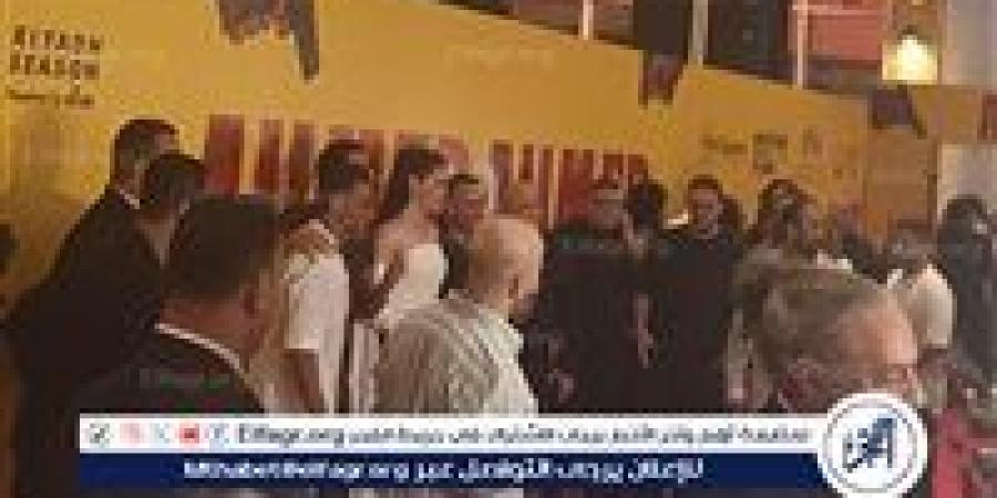 بالبلدي: السقا
      وأحمد
      فهمي
      وجيهان
      الشماشرجي
      أبرز
      حضور
      عرض
      "
      أحمد
      وأحمد"
