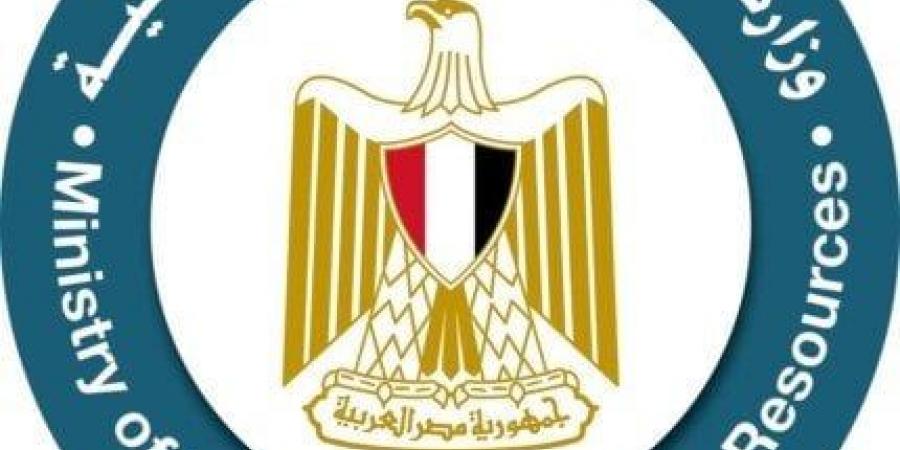 بالبلدي: مصرع
      شخصين
      وإنقاذ
      24
      آخرين
      في
      غرق
      حفار
      بترول
      بالبحر
      الأحمر