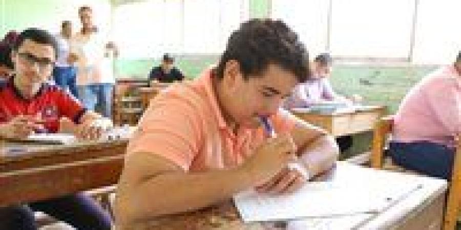 بالبلدي: طلاب
      القسم
      الأدبى
      بالثانوية
      الأزهرية
      يؤدون
      امتحان
      مادة
      التوحيد