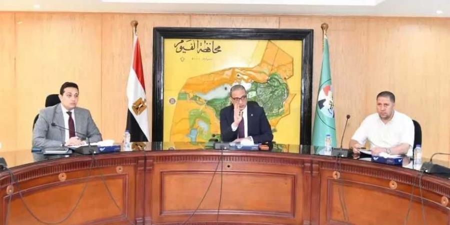 محافظ
      الفيوم
      يتابع
      آخر
      الإجراءات
      بشأن
      المنشآت
      الآيلة
      للسقوط