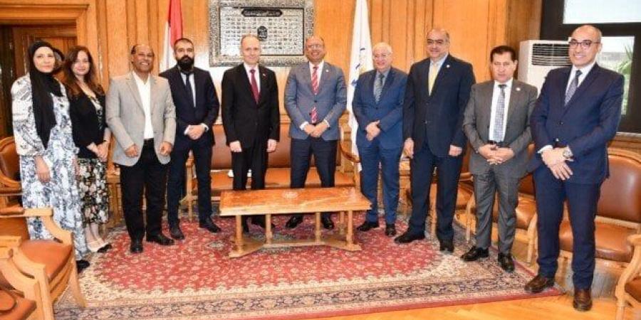 بالبلدي: السفير
      البلغاري
      يزور
      جامعة
      حلوان
      لبحث
      التعاون
      الأكاديمي
      والتبادل
      الثقافي
