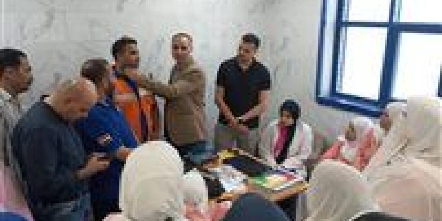 بالبلدي: وكيل
      صحة
      الشرقية
      يدرب
      الفرق
      الطبية
      على
      الانعاش
      القلبي
      خلال
      تفقده
      وحدة
      عوض
      الله
      حجازي
      بالزقازيق