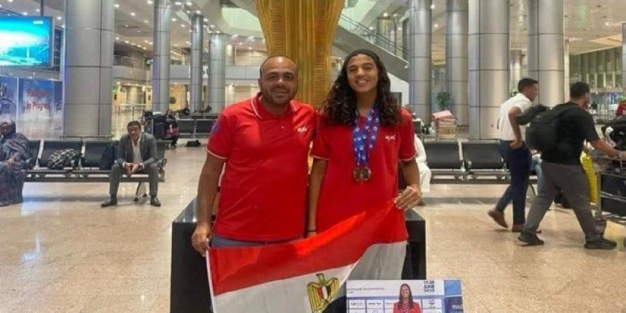 بالبلدي : حققت
      4
      أرقام
      قياسية
      في
      بطولة
      العالم
      للزعانف..
      مدير
      الشباب
      ببورسعيد
      يُهنئ
      فريدة
      فرج