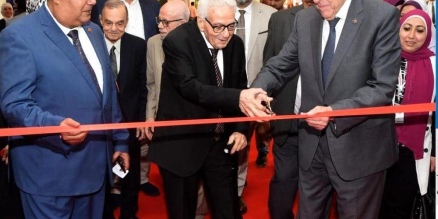 بالبلدي : رئيس
      غرفة
      الطباعة
      يفتتح
      معرض
      تكنوبرنت
      2025
      بالقاهرة 