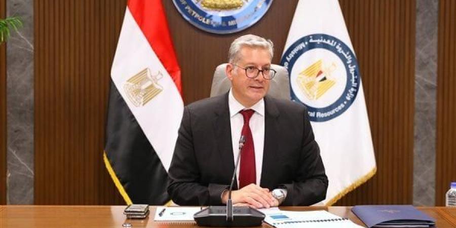 بالبلدي : وزير
      البترول
      يتوجه
      لموقع
      حادث
      انقلاب
      البارج
      البحري
      Adam
      Marine
      12
      بخليج
      السويس