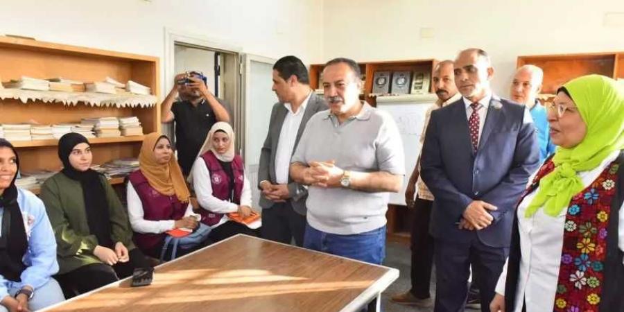 محافظ
      أسيوط
      يتفقد
      مركز
      شباب
      نجع
      سبع
      لمتابعة
      الأنشطة
      الشبابية
      ويؤكد
      بناء
      الإنسان
      يبدأ
      من
      مراكز
      الشباب