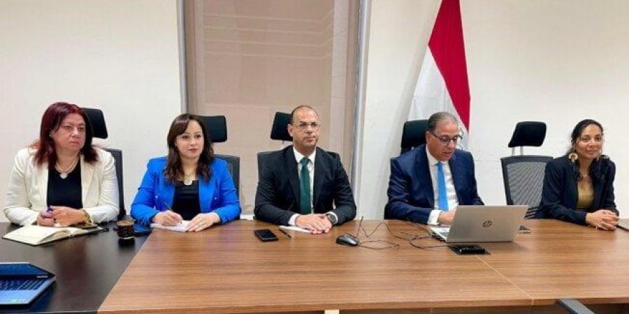 بالبلدي : نائب
      وزير
      الخارجية
      يعقد
      لقاءً
      افتراضيًا
      مع
      أوائل
      الثانوية
      العامة
      المصريين
      في
      الكويت
      وأولياء
      أمورهم