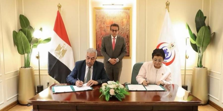 بالبلدي : وزير
      الصحة
      يشهد
      توقيع
      بروتوكول
      بين
      الوزارة
      وغرفة
      مقدمي
      الرعاية
      الصحية
      بالقطاع
      الخاص
      لتطبيق
      مبادرة
      «الألف
      يوم
      الذهبية»