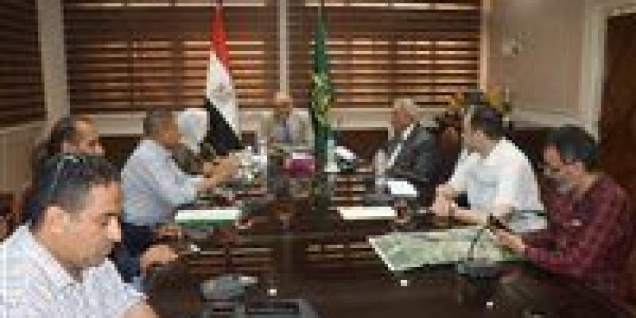 بالبلدي: محافظ
      القليوبية
      ومساعد
      وزيرة
      التنمية
      المحلية
      يبحثان
      مستجدات
      المرحلة
      الرابعة
      من
      "ممشى
      أهل
      مصر"
