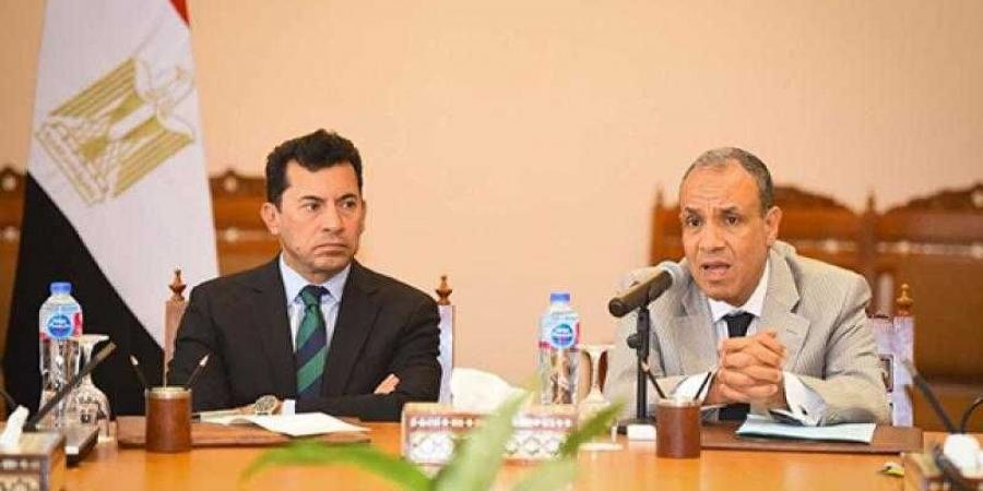 بالبلدي : وزير
      الخارجية
      يستقبل
      وزير
      الرياضة
      ويلتقى
      مع
      مجموعة
      من
      الشباب
      المشاركين
      فى
      نموذج
      محاكاة
      مجلس
      الشيوخ