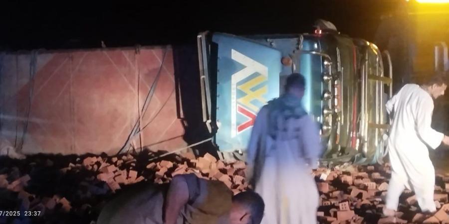 بالبلدي: مصرع
      شخص
      وإصابة
      5
      آخرين
      إثر
      انقلاب
      سيارة
      محملة
      بالطوب
      بالمنيا