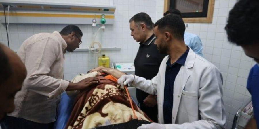 بالبلدي: محافظ
      البحر
      الأحمر
      ينتقل
      لموقع
      حادث
      حفار
      جبل
      الزيت
      ويزور
      المصابين
      للاطمئنان
      عليهم