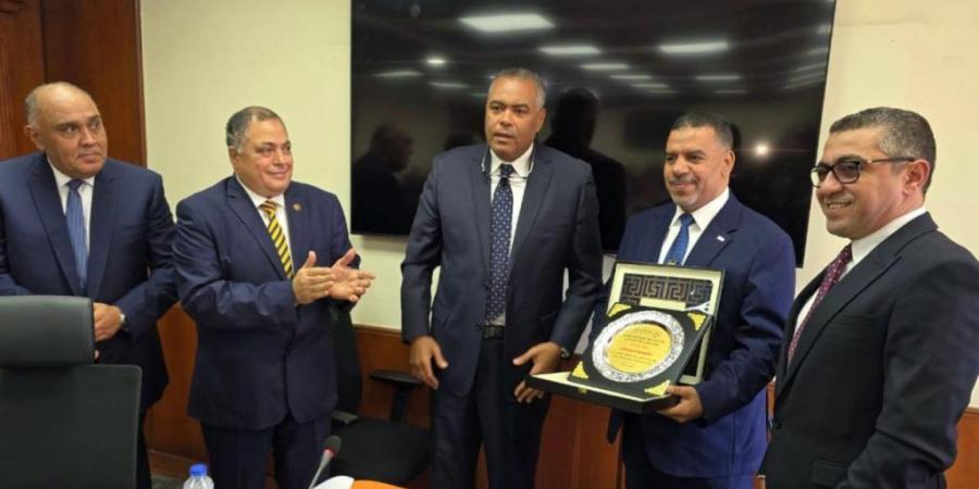 بالبلدي : البنك
      التجاري
      الدولي
      –
      مصر
      (CIB)
      يتسلم
      تكريماً
      من
      اتحاد
      بنوك
      مصر
      تقديراً
      لدور
      قطاعه
      القانوني
      في
      دعم
      قضايا
      القطاع
      المصرفي
       