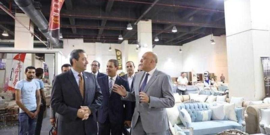 بالبلدي : رئيس
      جهاز
      تنمية
      المشروعات
      ومحافظ
      دمياط
      في
      جولة
      تفقدية
      بمعرض
      صنع
      في
      دمياط