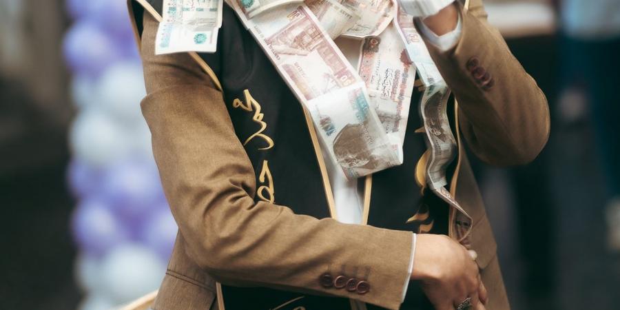 بالبلدي : "رقص
      شعبي
      ومخالفات"..
      حفلات
      تخرج
      تجارة
      جامعة
      أسيوط
      تخرج
      عن
      السيطرة