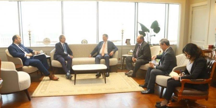 بالبلدي: وزير
      الزراعة
      يستقبل
      المستشار
      الزراعي
      الهولندي
      لبحث
      سبل
      تعزيز
      التعاون
      المشترك