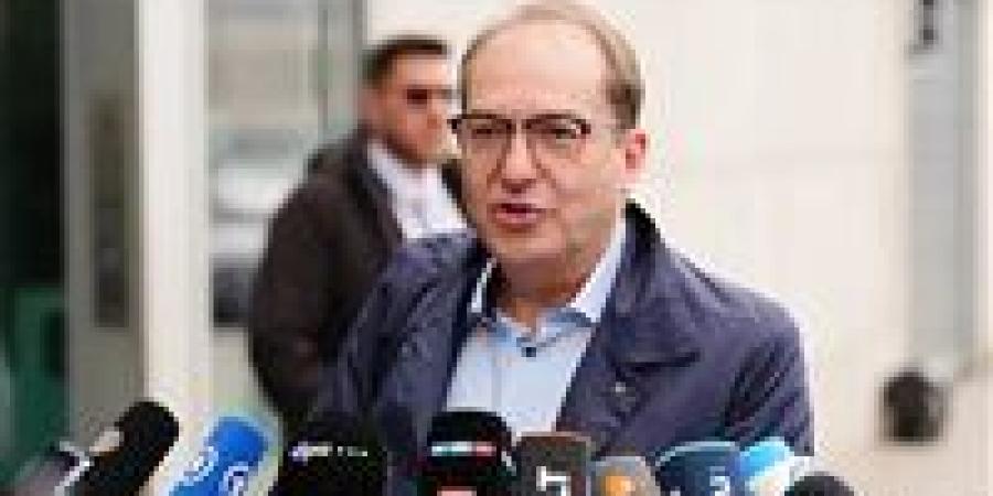 بالبلدي: وزير
      الداخلية
      الألماني:
      سنرحل
      السوريين
      "المجرمين"
      لبلادهم