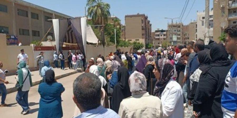 بالبلدي : انطلاق
      امتحان
      الكيمياء
      والجغرافيا
      لطلاب
      الثانوية
      العامة
      بالقليوبية
      وسط
      إجراءات
      مشددة