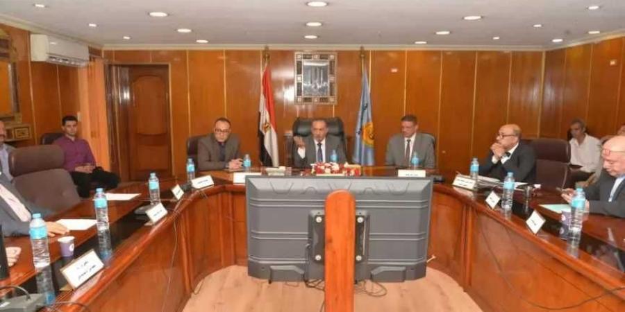 محافظ
      أسيوط
      يترأس
      أولى
      جلسات
      المجلس
      الإقليمي
      للصحة
      بالتشكيل
      الجديد
      لمتابعة
      تطوير
      القطاع
      الصحي
      بالمحافظة