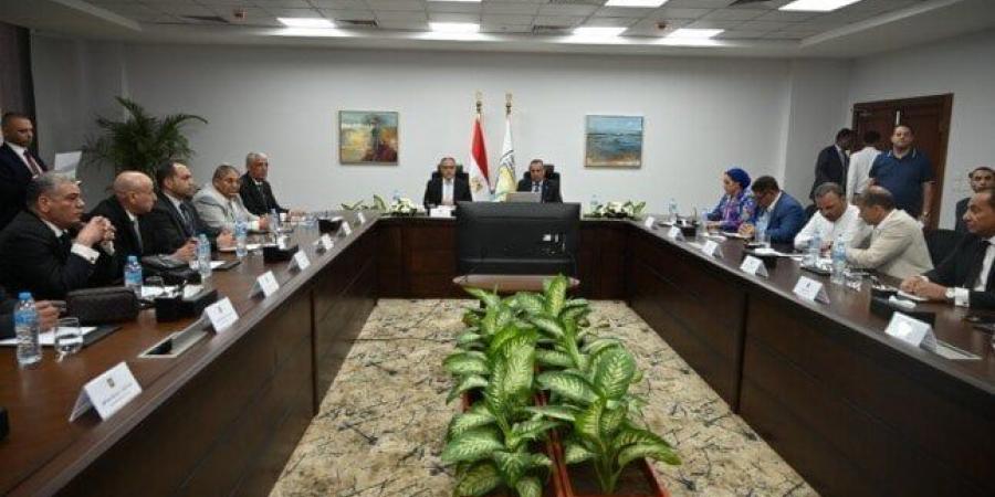 بالبلدي : وفد
      «محلية
      النواب»:
      محافظة
      جنوب
      سيناء
      تمثل
      بعد
      استراتيجي
      وأمن
      قومي
      لـ
      مصر