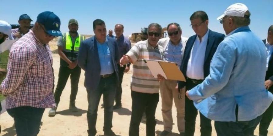 بالبلدي : وزير
      الزراعة
      يتفقد
      أعمال
      حصر
      وتصنيف
      الأراضي
      الصحراوية
      بمنطقة
      ”العميد”
      على
      محور
      وادي
      النطرون
      ـ
      العلمين