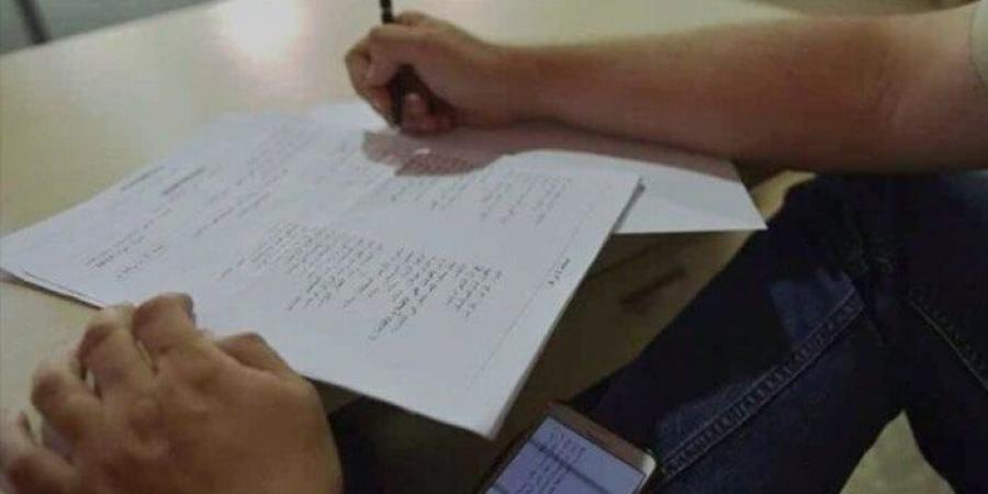 بالبلدي: الامتحان
      بـ
      200
      جنيه..
      صفحات
      الغش
      تزعم
      تسريب
      أسئلة
      الكيمياء..
      والتعليم
      ترد