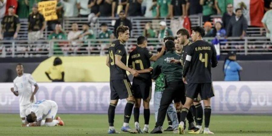 بالبلدي: المكسيك
      تفلت
      من
      فخ
      هندوراس
      وتصعد
      لمواجهة
      الولايات
      المتحدة
      بنهائي
      الكأس
      الذهبية