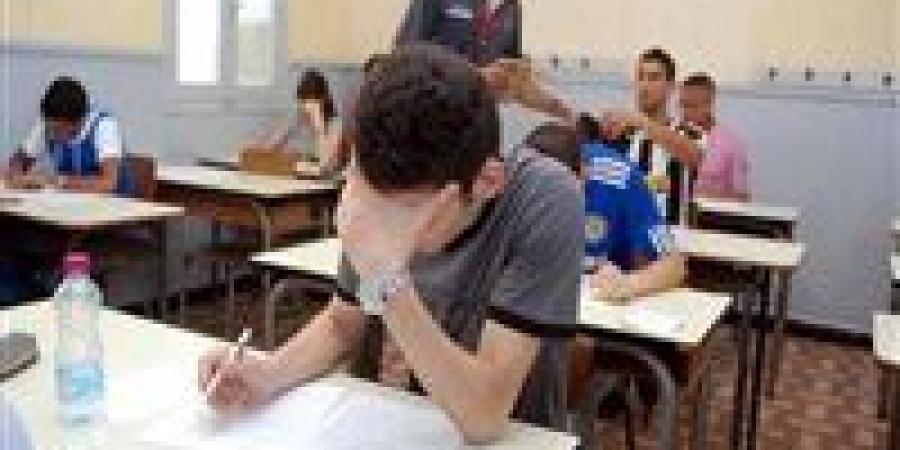 بالبلدي: إصابة
      4
      طلاب
      بإغماء
      داخل
      لجان
      امتحانات
      الثانوية
      العامة
      في
      بني
      سويف
