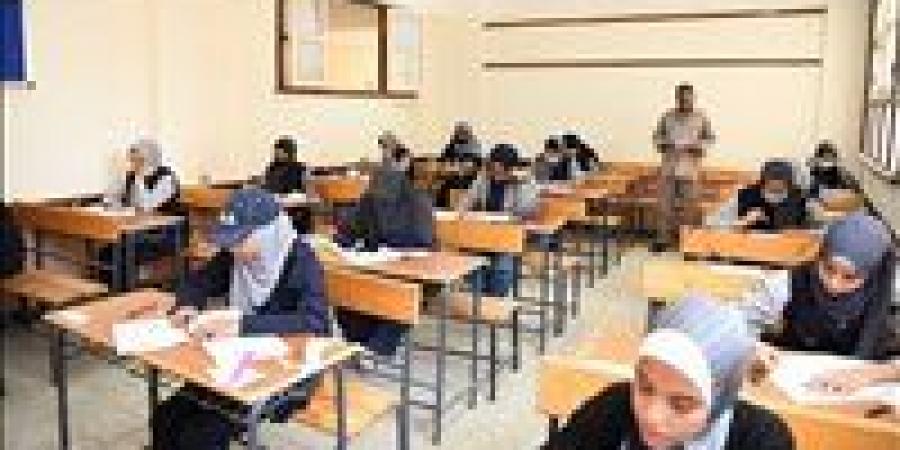 بالبلدي : الثانوية
      العامة
      2025..
      "أمهات
      مصر"
      يرصد
      تباين
      الآراء
      حول
      الكيمياء
      وسهولة
      الجغرافيا
