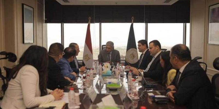 بالبلدي : وزير
      السياحة
      يبحث
      مع
      أحد
      الشركات
      الصينية
      الرائدة
      في
      مجال
      البواخر
      السياحية
      سبل
      تطوير
      منتج
      السياحة
      النيلية
      في
      مصر