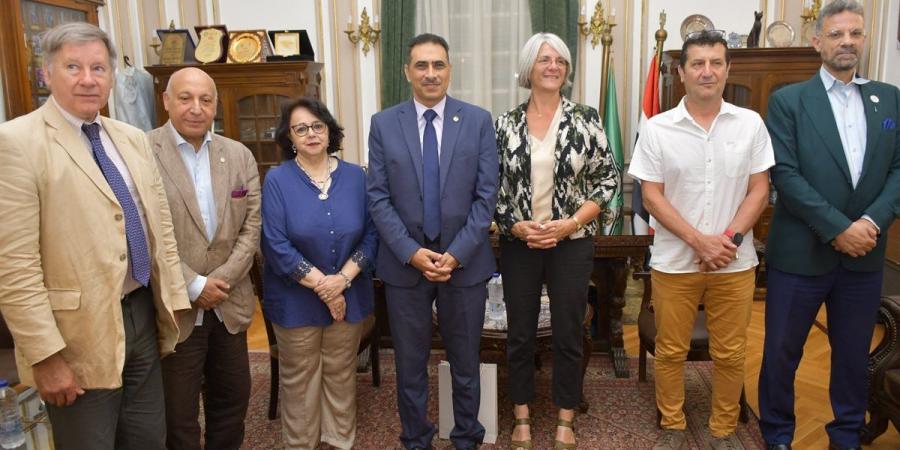 بالبلدي: "تعاون
      مشترك
      مرتقب
      بين
      هندسة
      القاهرة
      والكليات
      المركزية
      الفرنسية"